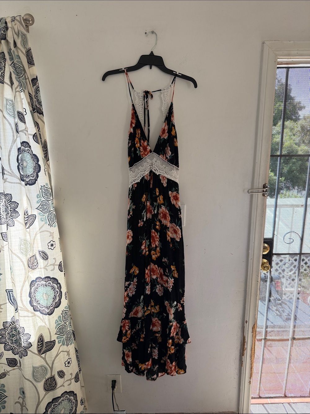 Simplee Black Floral Lace-Inset Maxi Dress